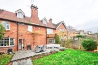 Stylish 3-Bed Home Close to Stansted Airport - Chambres d’hôtes Stansted Mountfitchet