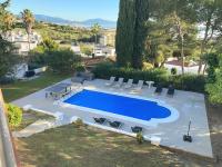 5 Bedroom Villa with HEATED Pool with breath-taking Sea Views, Walking distances to Shops Restaurants Beach - Chambres d'hôtes Manilva