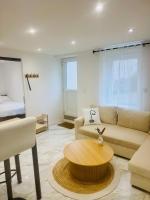 Wihi-Loges - Appartement grand studio, calme, centre ville de Nevers - B&B Nevers