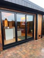 White River Retreats luxury lodges with Private Wood Fired Hot Tub - B&B Chwilog