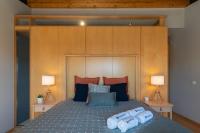 Azulejo Riverside House & Balcony by HostWise - Bed and Breakfast Vila Nova de Gaia