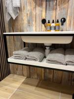 White River Retreats luxury lodges with Private Wood Fired Hot Tubs - B&B Chwilog