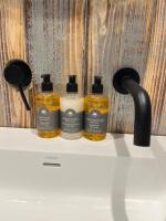 White River Retreats luxury lodges with Private Wood Fired Hot Tubs - B&B Chwilog