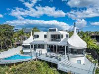Architectural Masterpiece with Pool and Sea Views - B&B Auckland