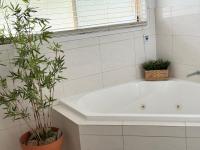 Camera Matrimoniale con Bagno in Comune 