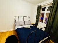 Obsidian Room - B&B Ponders End