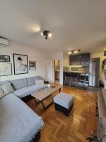Niš City Center Apartment with Balcony - B&B Niš