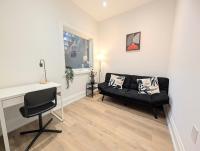 Luxury 1BR plus den walkout basement - B&B Toronto