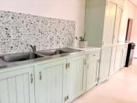 Sun, Sea & Somewhere to Be - B&B Mossel Bay