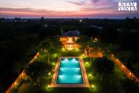 StayVista at Morbaugh Palace- Outdoor pool, WiFi & BBQ - Bed and Breakfast Jaipur