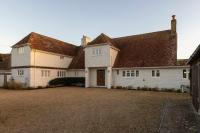 Luxury Beachfront Retreat for 14 with Hot Tub - Chambres d’hôtes Middleton-on-Sea