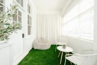 Sun-Filled Art Deco Apartment Heart of Brunswick - Bed and Breakfast Melbourne