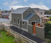 Luxury 2 Bed Church Conversion with Hot Tub - B&B Pembroke