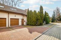 Unique House with 3 Bedrooms, Garden and Air Conditioning by Noclegi Renters - Chambres d'hôtes Katowice