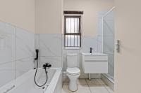 Prime location in upmarket security estate - Bed and Breakfast Johannesburg