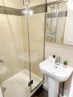 Appartement Chic Paris 16, Proche Tour Eiffel - B&B Parigi
