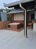 Casa Completa na Praia Brava 4 Suítes, Terraço com Vista para o Mar, Acomoda 18 Pessoas - B&B Itajaí