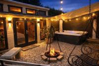 Wellness Ferienwohnung mit Sauna, Massagen, Spa, beheizbarem Whirlpool bei Leipzig - B&B Pomssen