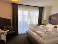 Camera Matrimoniale con Vista Giardino