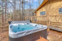 16 Mi to Lookout Mtn: Glamping Tent w/ Hot Tub - Chambres d'hôtes Trenton