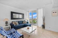 Apt w/2 Queen Beds & Canal View at Tides - B&B Hollywood