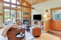 Game Room & 5 Pools: Chalet at Eagle Crest Resort - Bed and Breakfast Redmond