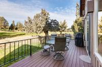Game Room & 5 Pools: Chalet at Eagle Crest Resort - Bed and Breakfast Redmond