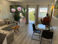 ZenCBD, Hidden Gem - B&B Cairns