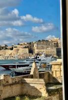 Turretta Stay- 3 Bedroom townhouse in Vittoriosa, Three Cities - Bed and Breakfast Vittoriosa