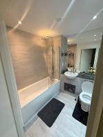 Cosy 2-Bed Home Near Bluewater shopping centre - NO PARTY or GROUP GATHERINGS ALLOWED - Bed and Breakfast Stantway
