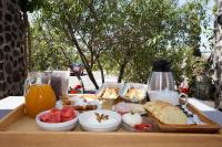 Birds Villa Apartments with Heated Pool - Including Car and Breakfast - B&B Perissa