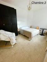 Large 6-bedroom house, close to Lille city center, CHR - B&B Lilla