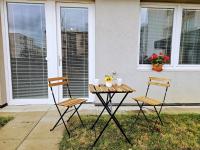 SUPERIOR PRAGUE 2BR APARTMENT for Business & Leisure, Private Garden, Free Parking & Gym, by LIVE-INN 1 - Chambres d'hôtes Prague
