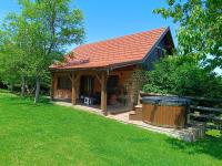 Holiday Home "Sleme" with jacuzzi, big garden and arbor with fireplace - B&B Skrad