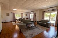 Luxury Villa with Private Swimming Pool - B&B Manama