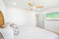 Sol Haus Stylish Coastal Retreat 3 Blocks to Beach Screened Porch Fast Wi Fi - B&B Panama City Beach