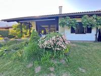 "Haus im Grünen" Ferienhaus mit Sauna direkt am Ossiacher See und an der Gerlitzen Alpe - B&B Bodensdorf