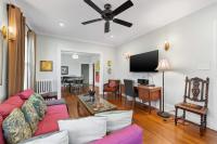 Elegant and Colorful 1BR with Covered Porch - B&B Charlotte