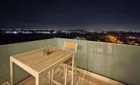 Elegant AFI City Apartment with Panoramic View - Metro Laminorului - Ferienwohnung Bukarest