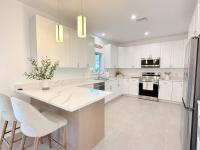 Elegant Cape Coral Retreat Sleeps 8 - B&B Cape Coral