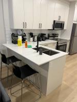 cozy basement suite with 1-bed, wi-fi & Neflix - Chambres d'hôtes Edmonton