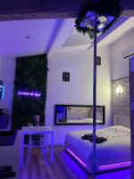 Le Cocon du Désir, Love Room, Jacuzzi - B&B Montaigut-sur-Save