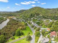 Central retreat with views. Hot tub, games room - B&B Distretto di Whangarei
