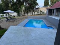 Bryanston Luxury Secure 4BR Haven - B&B Sandton