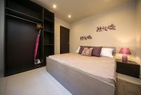 Plum One-Bedroom Apartment
