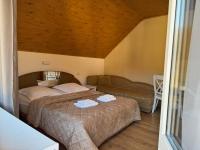 Zweibettzimmer mit Bergblick
