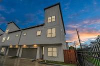 Lux Reverie Townhouse- Med Center- Downtown HTX - Bed and Breakfast Houston