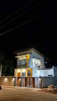 Nice Near-beach House at The Strands, Morong, Bataan - B&B Morong