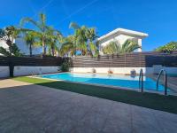 Beautiful 4 bdr villa mins away from Fig tree bay! - Ferienwohnung Paralímni