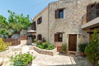 3-Min Drive to Kalyves Beach, Stone Home with Private Pool in Armenoi Center - B&B Arménoi